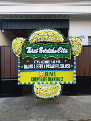 Papan Bunga Duka di Bula Barat