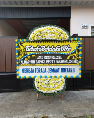 Papan Bunga Duka di Bula Barat