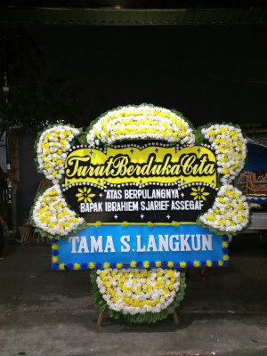 Papan Bunga Duka di Bula Barat