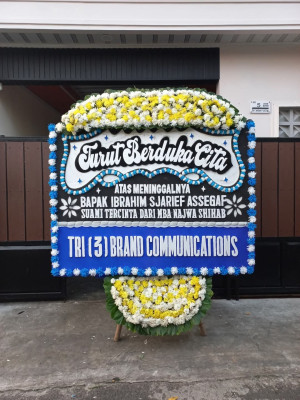 Papan Bunga Duka di Bula Barat